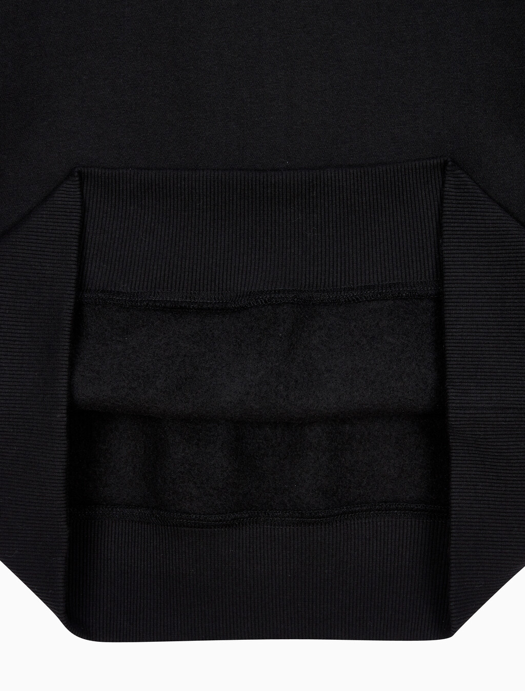 Buy 남성 레귤러핏 CK 뱃지 로고 기모 스웨트셔츠 in color CK BLACK