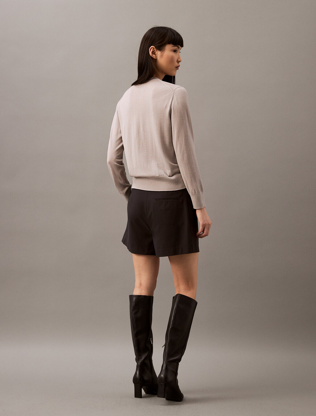 Buy 여성 롱슬리브 테크 메리노 울 가디건 in color LIGHT GREY