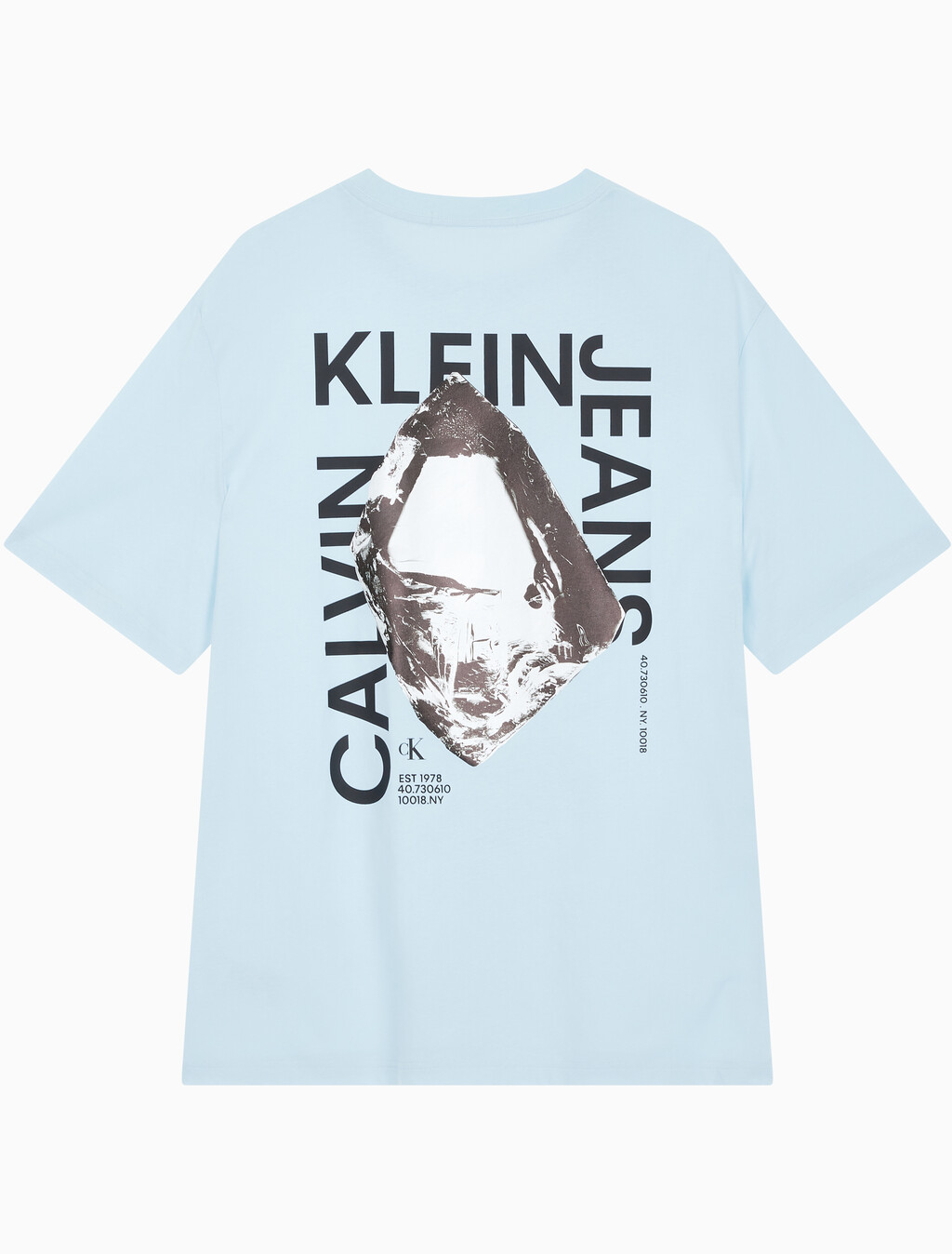 Buy 남성 릴렉스핏 모던 메탈 로고 반팔 티셔츠 in color KEEPSAKE BLUE
