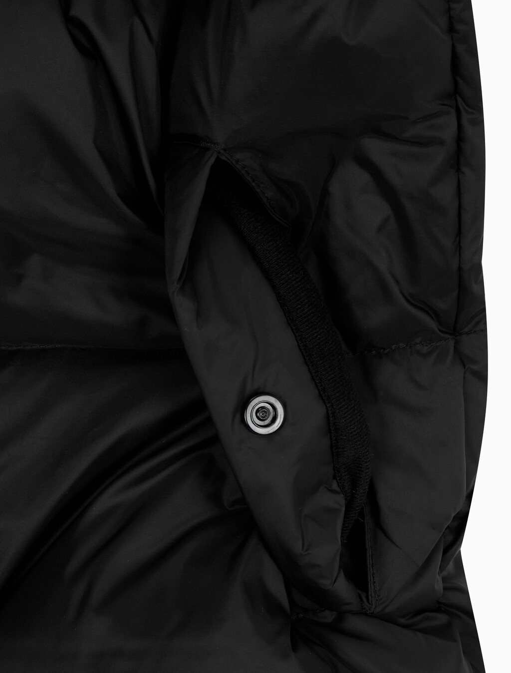 Buy 여성 에센셜 미드 웨잇 다운 베스트 in color BLACK