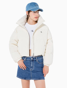 Buy 여성 볼륨 넥 크롭 다운 푸퍼 in color WHITE