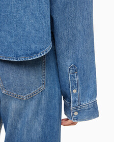 Buy 여성 오버사이즈핏 미드블루 크롭 데님 재킷 in color MID BLUE BACK EMBRO
