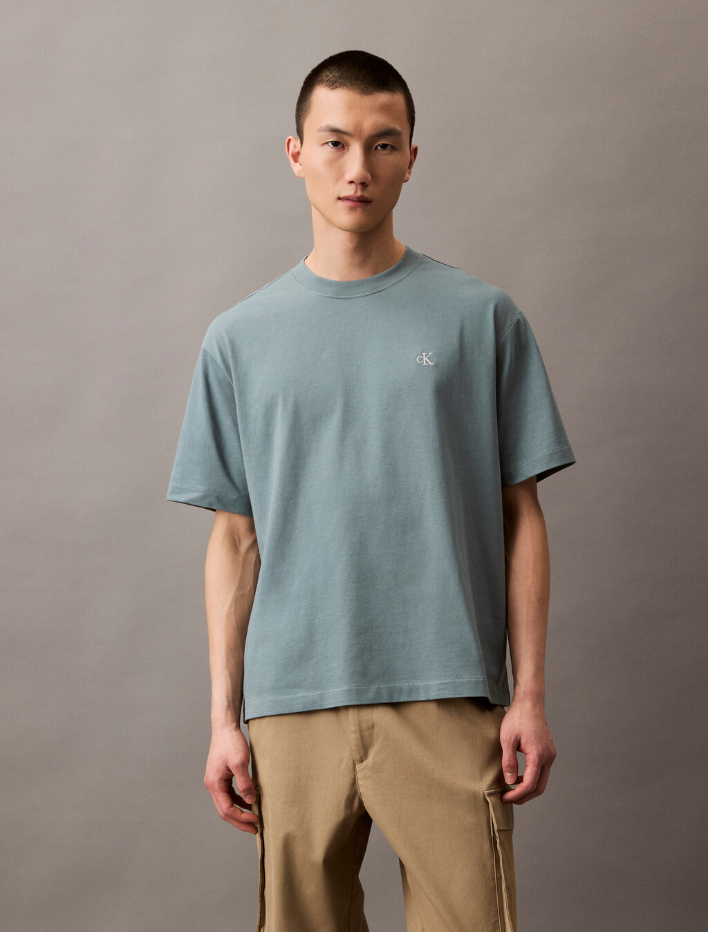 Buy 남성 릴렉스핏 아카이브 로고 반팔 티셔츠 in color TROOPER