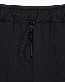 Buy 여성 레귤러 핏 에센셜 스웻팬츠 in color BLACK