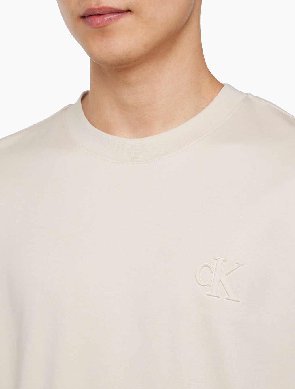 Buy 남성 릴렉스핏 CK 인터락 반팔 티셔츠 in color LIGHT BEIGE