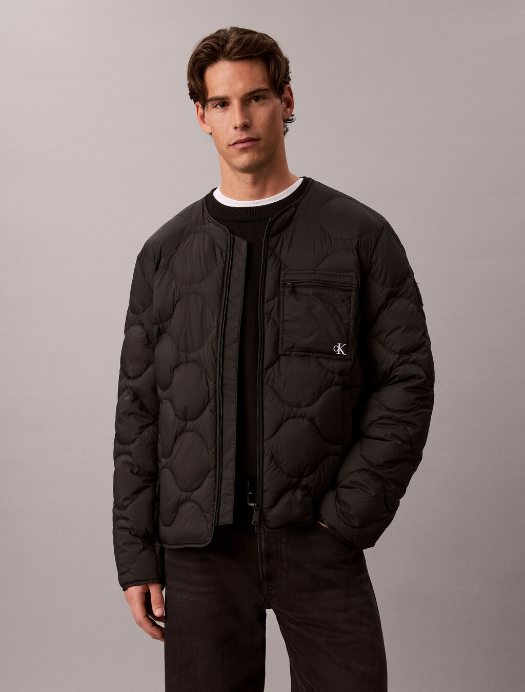 Buy 남성 페더웨이트 나일론 채널 푸퍼 자켓 in color BLACK