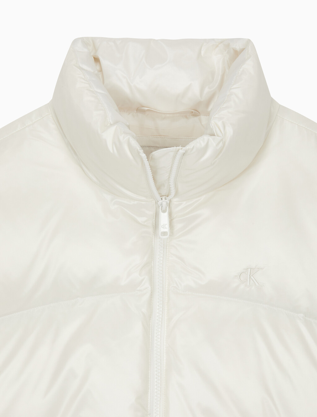 Buy 여성 크롭 글로시 커브드 퀼팅 다운 푸퍼 in color WHITE