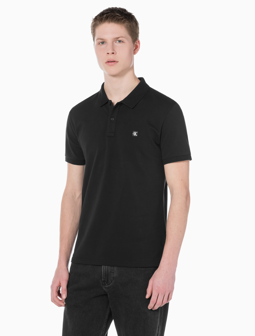 Buy 남성 슬림핏 CK 로고 뱃지  폴로 티셔츠 in color CK BLACK