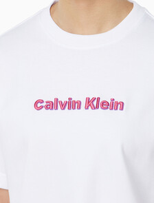 Buy 여성 S/S 투톤 3D 엠브로이더리 로고 티셔츠 in color BRILLIANT WHITE