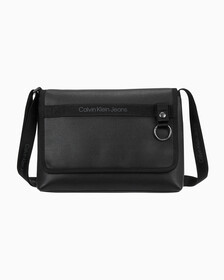Buy 남성 CKJ 울트라 라이트 메신저백 in color BLACK