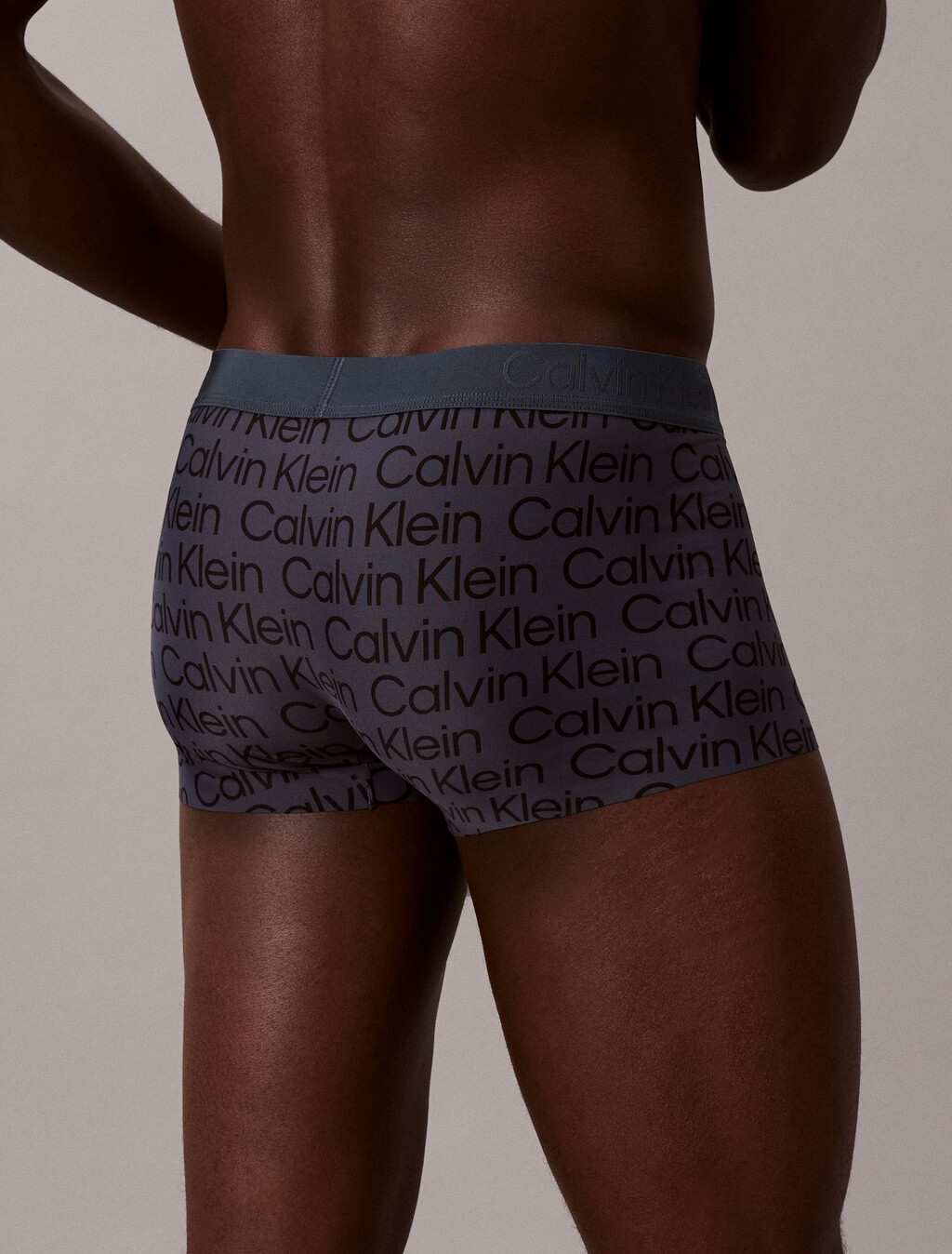 Buy 남성 CK 블랙 프린트 로우 라이즈 드로즈 in color MESH LOGO_INK