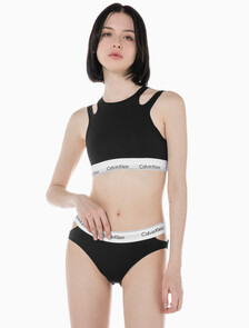 Buy 여성 모던 코튼 디컨스트럭티드 비키니 팬티 in color BLACK