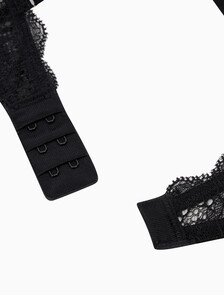 Buy 여성 CK 블랙 빈티지 레이스 발코넷 in color BLACK