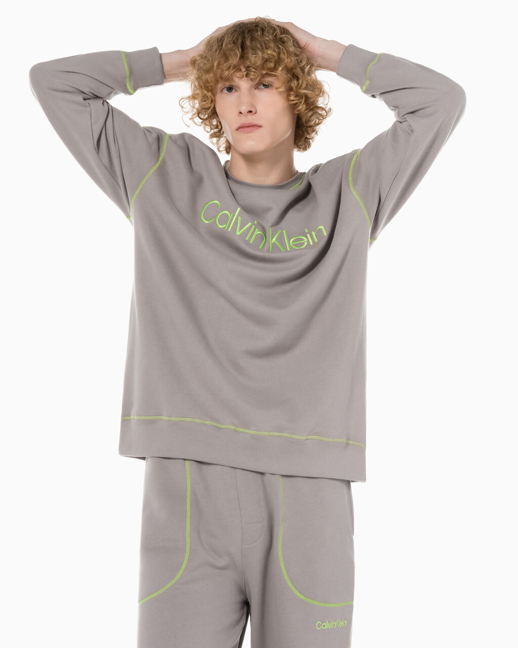 Buy 남성 퓨쳐쉬프트 라운지 롱 슬리브 탑 in color SATELLITE/GREEN FLASH