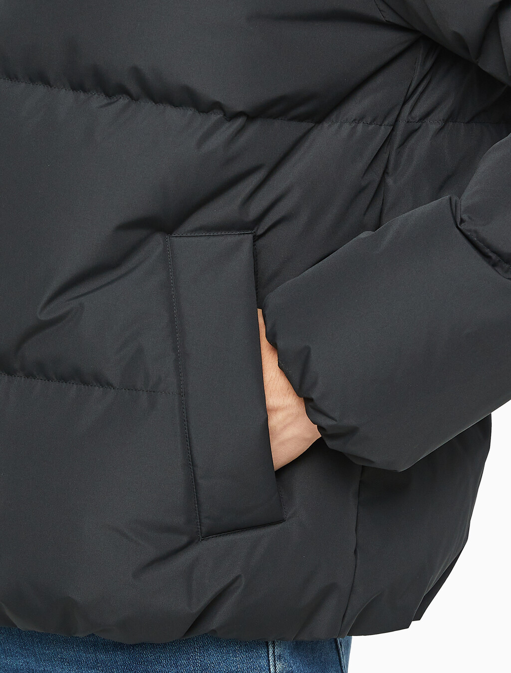 Buy 남녀공용 릴렉스 숏 다운 푸퍼 in color CK BLACK