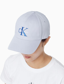 Buy 남녀공용 CKJ 모노그램 엠브로이더리 볼캡 in color Light blue