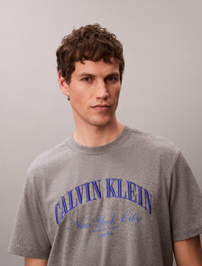 Buy 캘빈클라인 헤리티지 자수로고 그래픽 티 in color MEDIUM GREY HEATHER