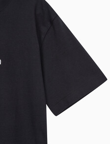 Buy 여성 릴렉스드 스탠다드로고 크루넥 반팔 티셔츠  in color BLACK BEAUTY