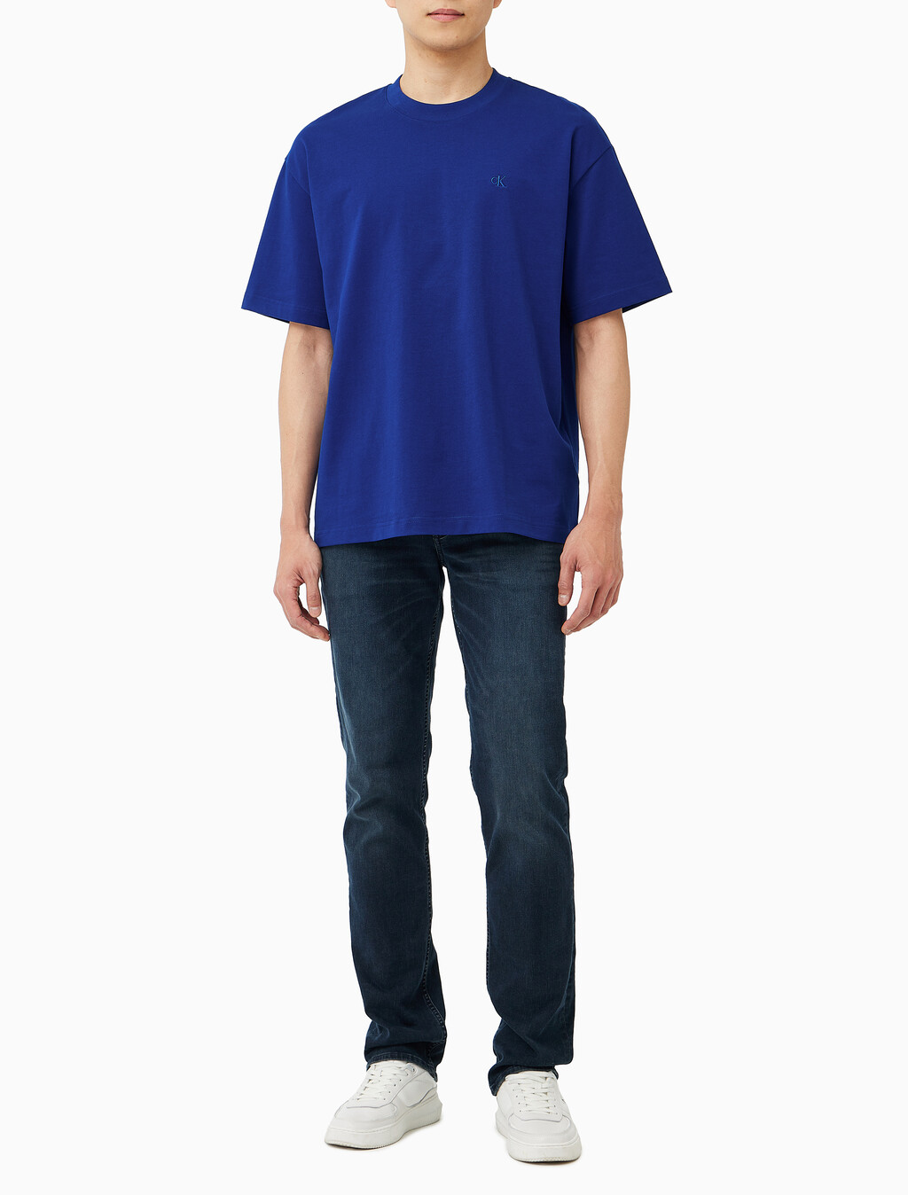 Buy 남성 오버핏 엠보스 모노로고 티 in color Blue