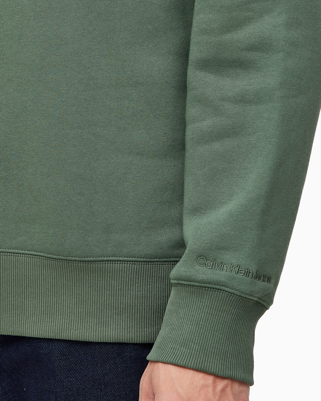 Buy 남성 레귤러핏 CK 뱃지 로고 기모 스웨트셔츠 in color KHAKI