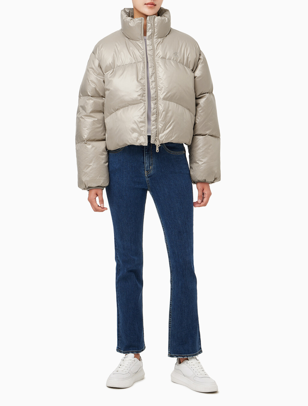 Buy 여성 크롭 글로시 커브드 퀼팅 다운 푸퍼 in color BROWN