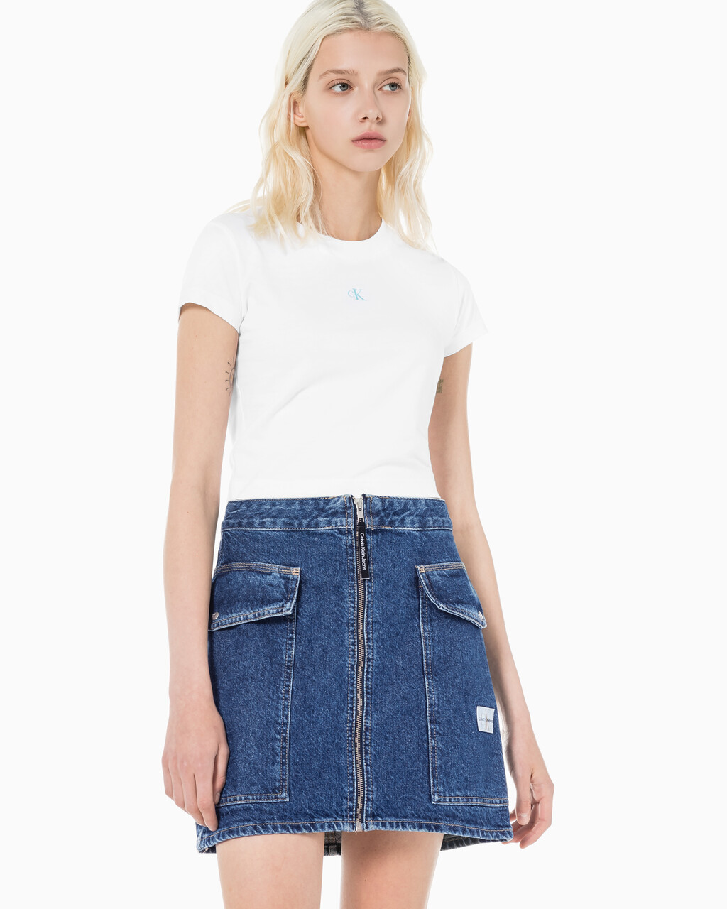 Buy 여성 그래픽 베이비핏 크롭 반팔 티셔츠 in color BRIGHT WHITE