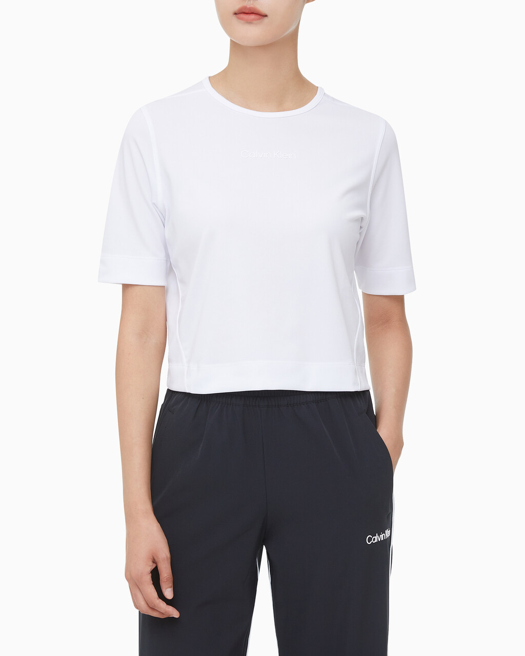 Buy 여성 박시 핏 에센셜 기능성 반팔 티셔츠 in color BRIGHT WHITE