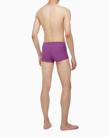 Buy 남성 CK 블랙 마이크로 싱글 로우라이즈 트렁크 in color WOOD VIOLET