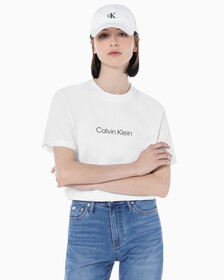 Buy 여성 릴렉스드 스탠다드로고 크루넥 반팔 티셔츠 in color BRILLIANT WHITE
