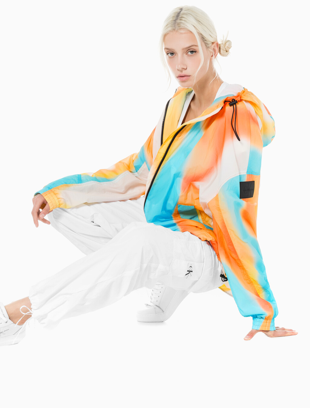 Buy 여성 소프트터치 화이트 카고 팬츠 in color BRIGHT WHITE