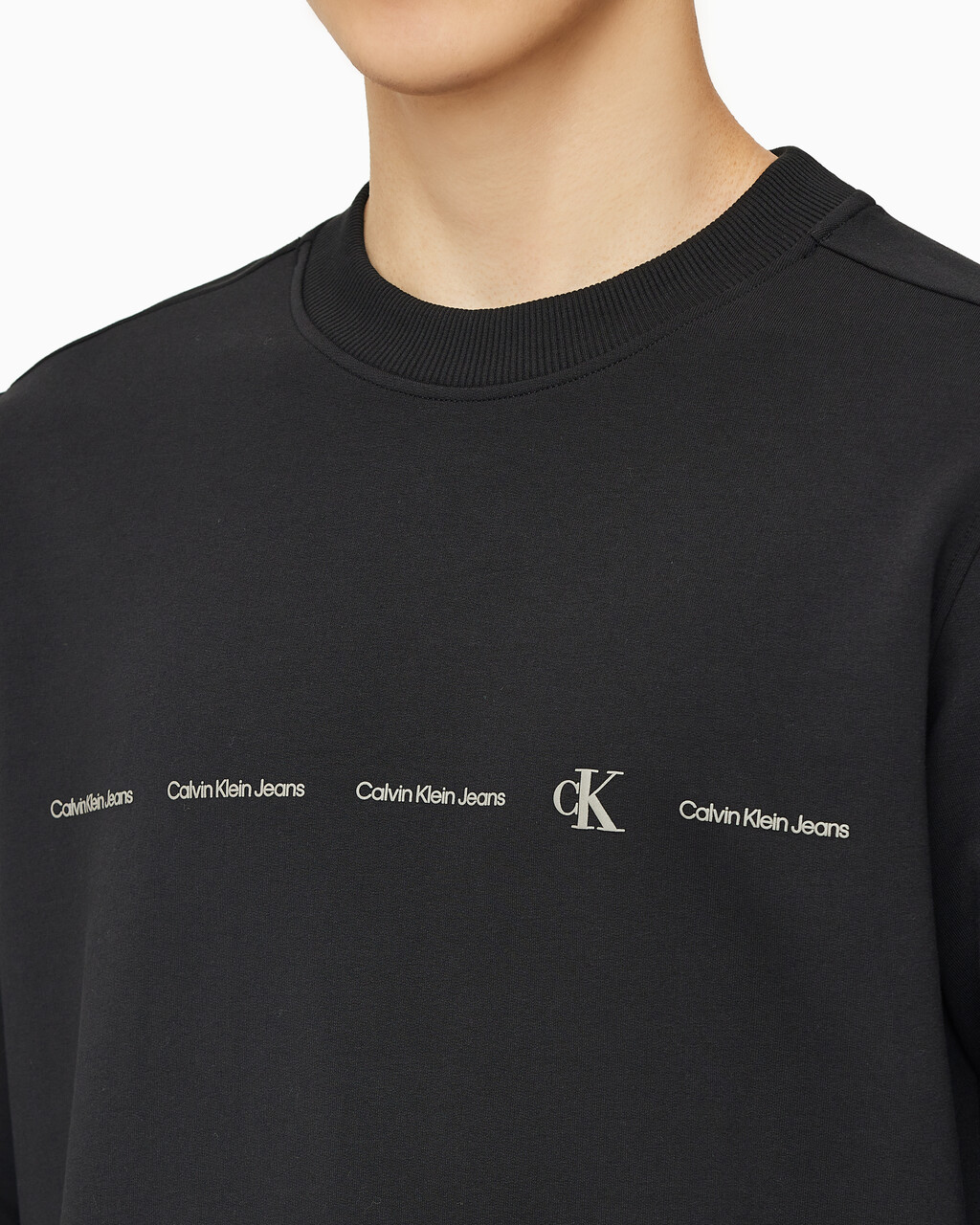 Buy 남성 레귤러핏 리피트 로고 스웻셔츠 in color CK BLACK