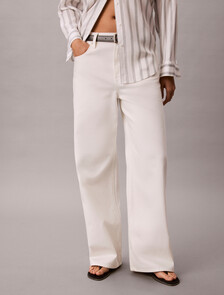 Buy 여성 로우라이즈 배기 데님 in color WHITE