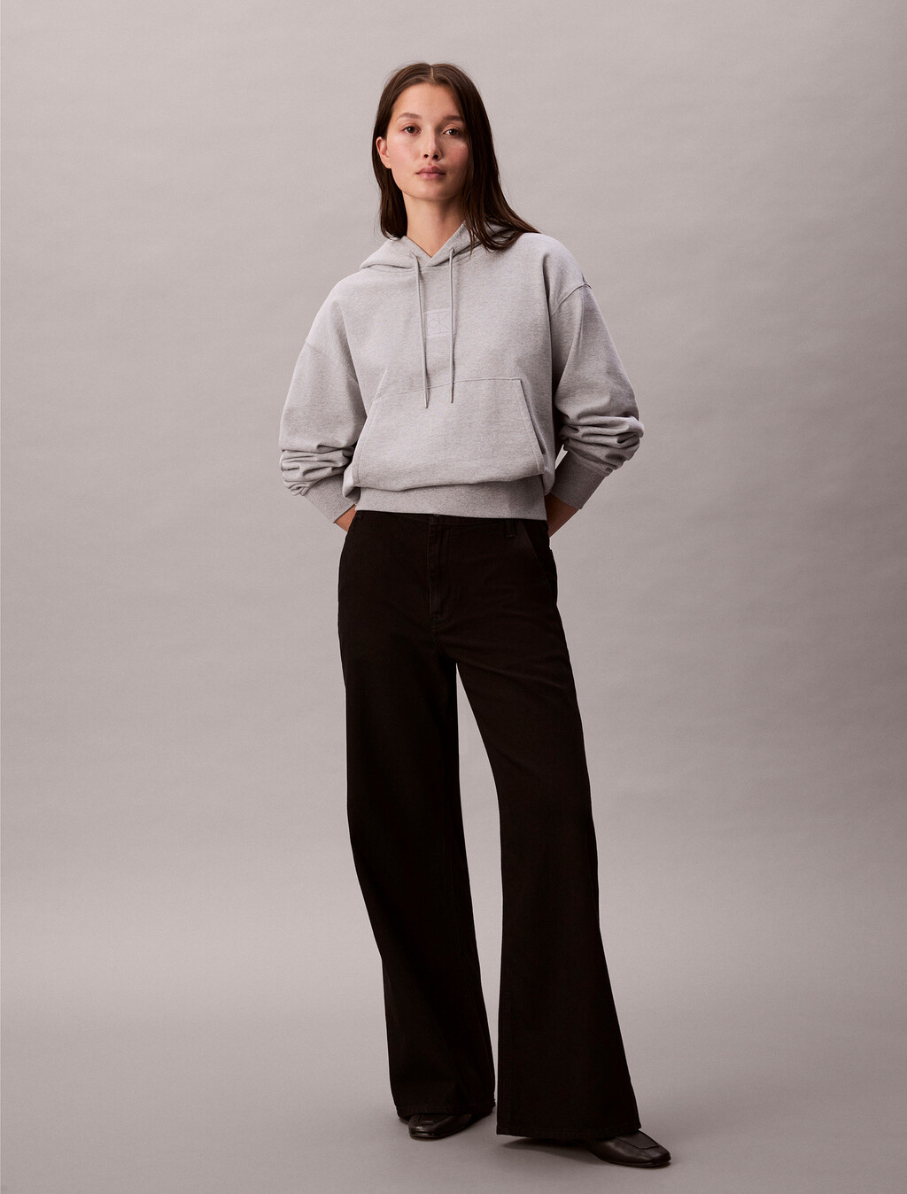 Buy 여성 프리미엄 테리 엠블럼 로고 후디 in color HEROIC GREY HEATHER