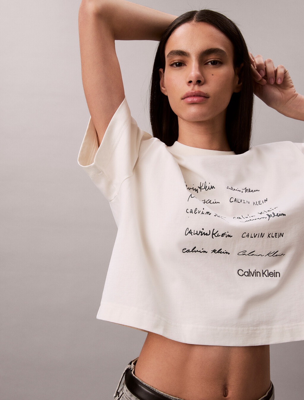 Buy 여성 크롭드 박시 그래픽 티 in color TOFU