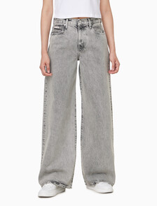 Buy 여성 와이드 레그핏 그레이 워시 데님 in color GREY