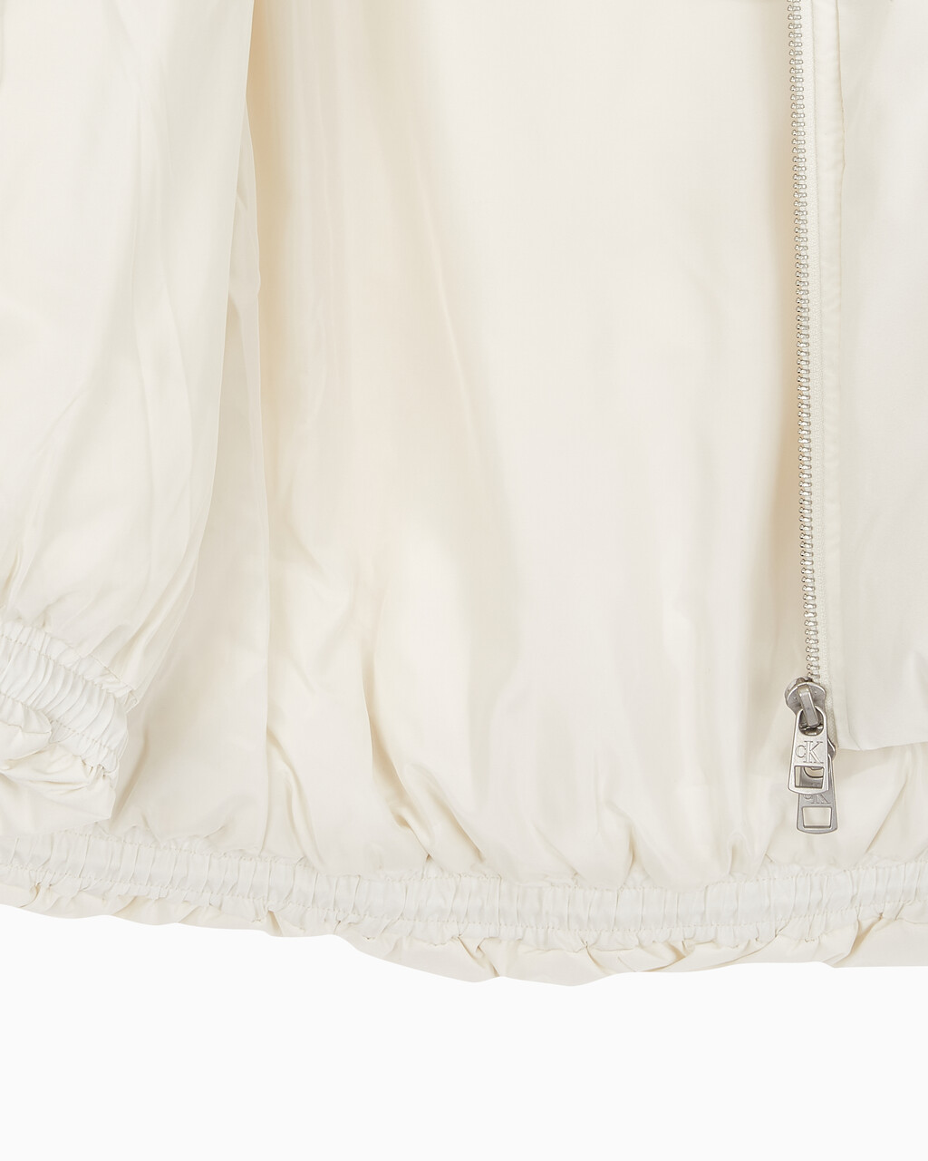 Buy 여성 숏다운 와이드넥 푸퍼 in color WHITE