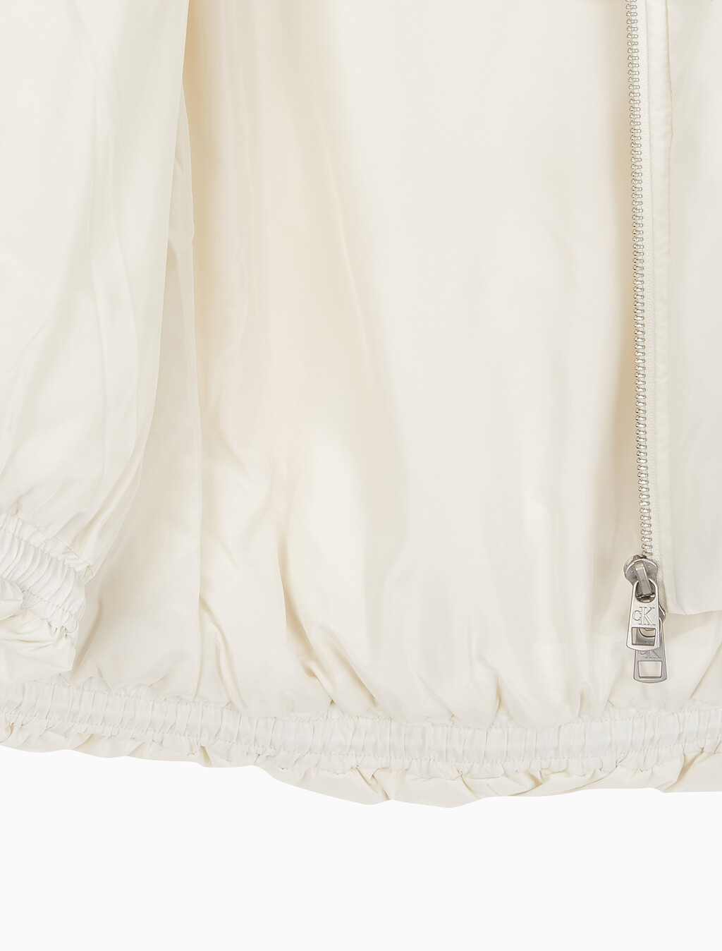 Buy 여성 숏다운 와이드넥 푸퍼 in color WHITE