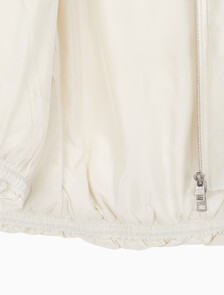 Buy 여성 숏다운 와이드넥 푸퍼 in color WHITE