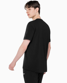 Buy 남성 리플렉티브 로고 릴렉스 핏 기능성 반팔 티셔츠 in color BLACK