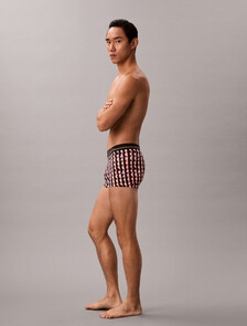 Buy 남성 뉴 사인 로고 로우 라이즈 트렁크 in color Black Print