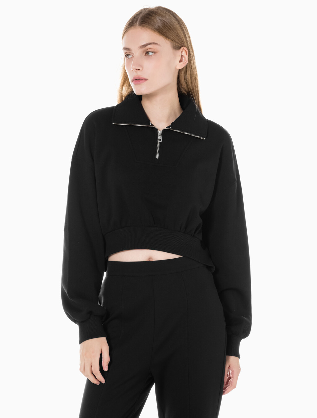 Buy 여성 하프집 엠보스 폴로넥 스웻 in color CK BLACK