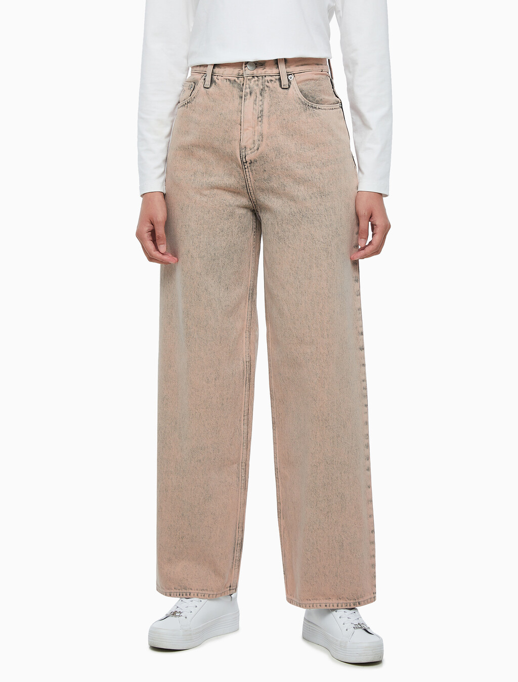 Buy 여성 하이라이즈 릴렉스핏 얼스 핑크 칼라 데님 in color MID BLUE BACK EMBRO