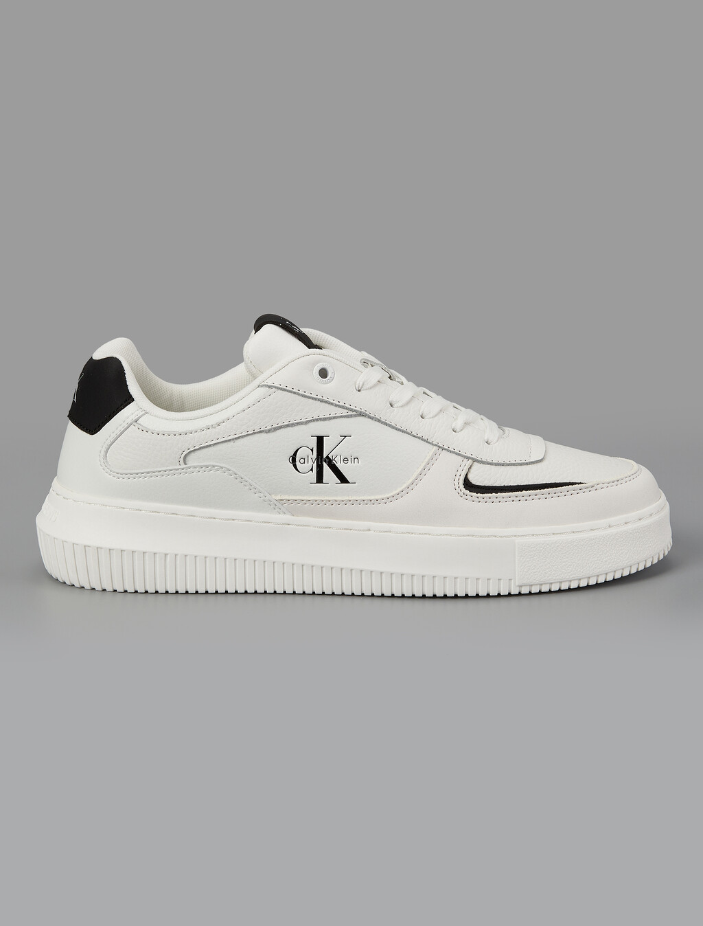 Buy 남성 말모메타 청키 컵솔 레더 in color WHITE