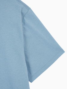 Buy 남성 레귤러핏 히어로 모노그램 로고 반팔 티셔츠 in color BLUE