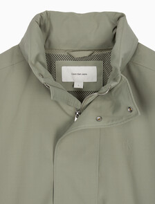 Buy 남성 릴렉스핏 패커블 후드 테크 자켓 in color KHAKI