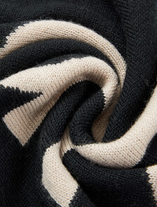 Buy 남녀공용  투톤 볼드 로고 울 머플러 in color BLACK