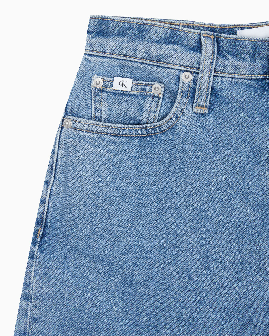 Buy 여성 버뮤다 맘핏 데님 쇼츠 in color 028A CHALKY BLU