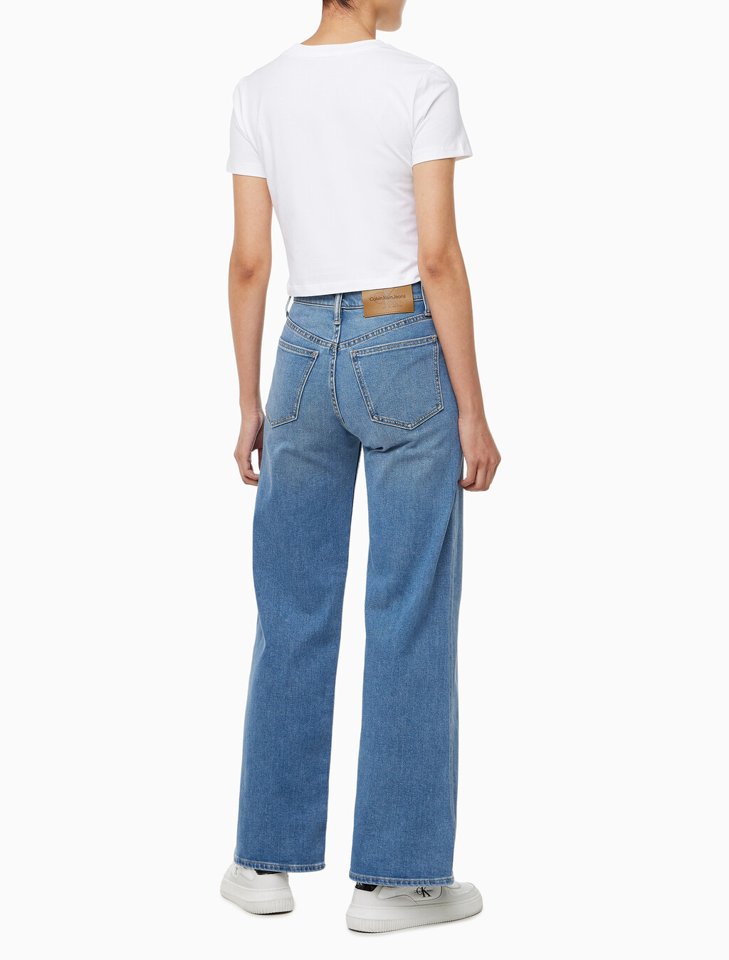 Buy 여성 하이라이즈 와이드레그핏 미드블루 37.5 라이트웨이트 데님 in color MID BLUE BACK EMBRO
