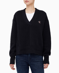 Buy 여성 케이블 인터레스트 브이넥 풀오버 울 스웨터 in color CK BLACK