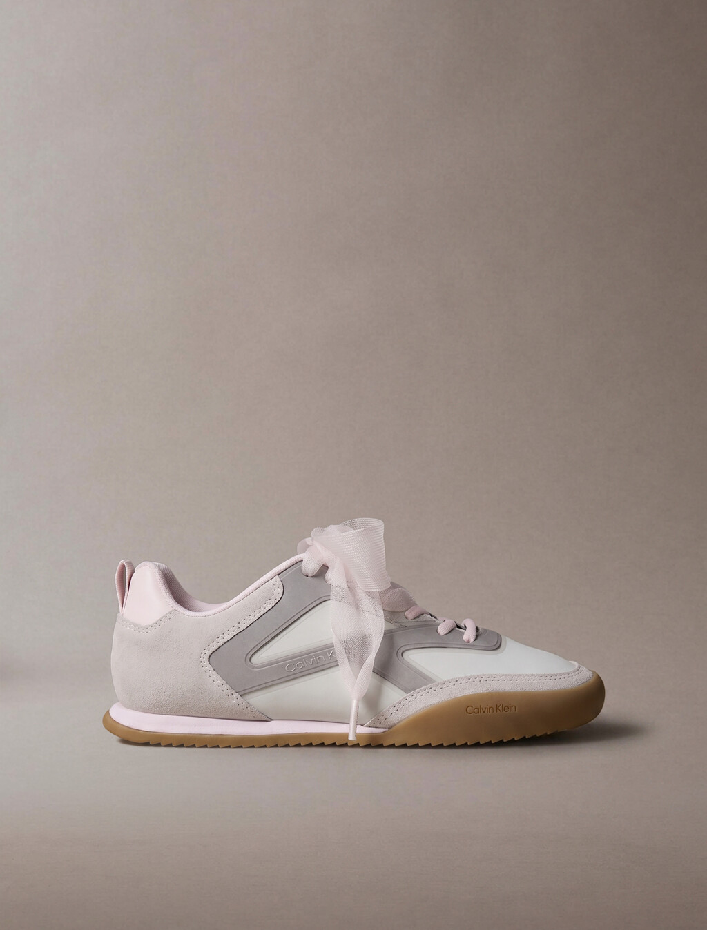 Buy 여성 로우 프로 러너 루나 스웨이드 젤리 레이스 스니커즈 in color Pearl Grey/Formal Grey/Lilac/Gum